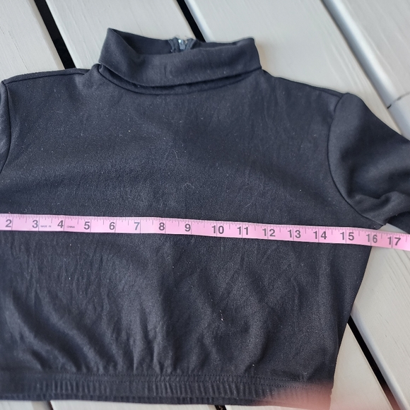 S cropped Turtleneck w back zipper - Picture 6 of 10